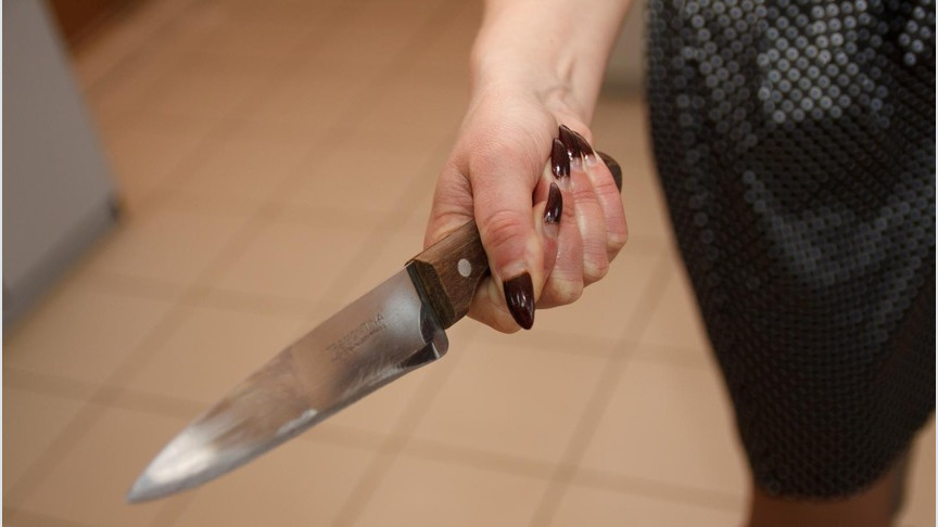 В Кировской области осудили женщину, которая порезала ножом своего приятеля-инвалида