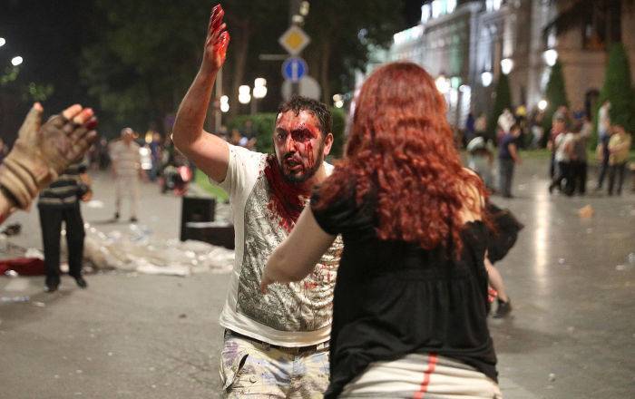 Беспорядки в Тбилиси не утихали всю ночь, десятки пострадавших и раненых - видео