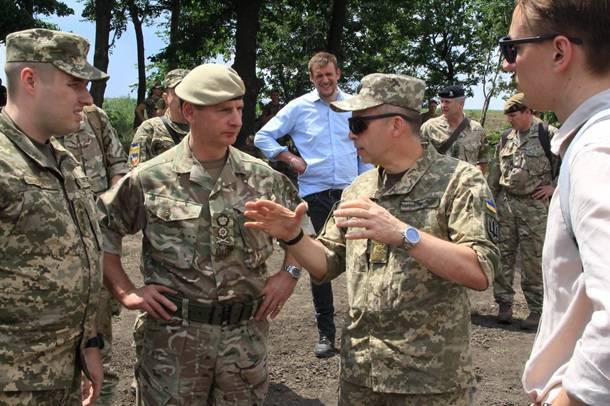 Британские военные изучили обстановку на передовой на Донбассе