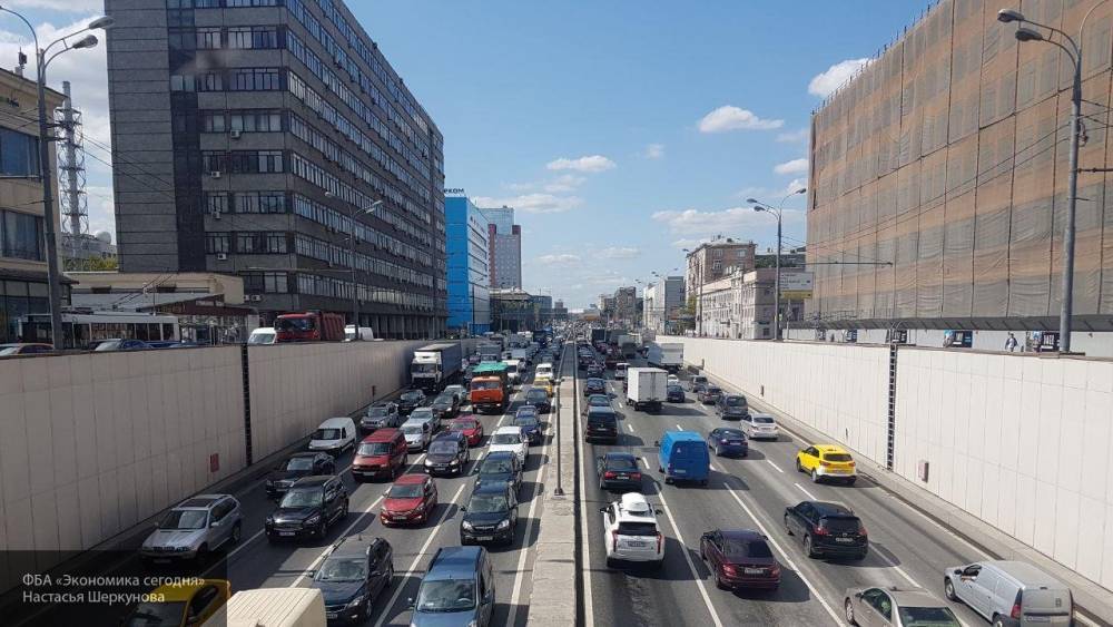 ЦОДД попросил водителей в Москве быть осторожными в жару