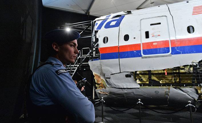 Русский террор: сбитый MH17 (Aktuálně, Чехия)