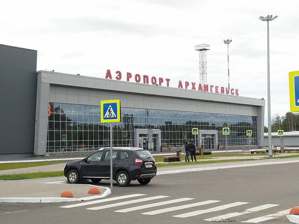 Аэропорт Архангельска блокирован спецслужбами из-за сообщения о бомбе