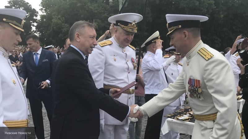 Беглов принял участие в церемонии выпуска офицеров Военно-морской академии в Кронштадте