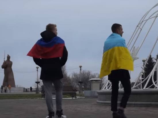 Ирландцы с флагами России и криками «ДНР, вперед» переполошили аэропорт Украины