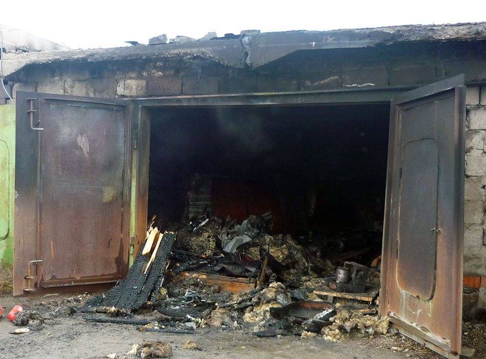 В Киндяковке сгорели два гаража