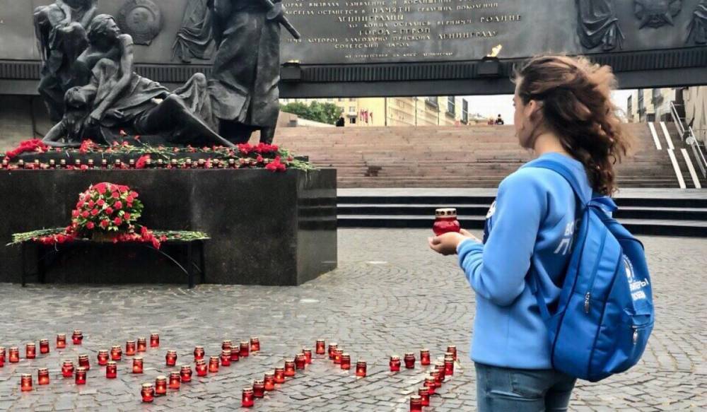 В Петербурге Волонтеры Победы ровно в 4 утра выложат свечами «1941 Помним»