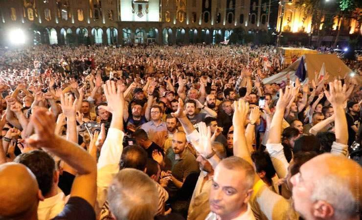 В Тбилиси массовые протесты из-за скандала с российским депутатом