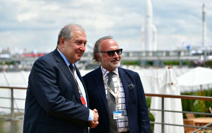 Армен Саркисян встретился во Франции с президентом Dassault Group - о чем они договорились