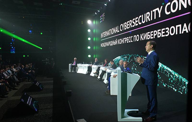 Медведев оценил ущерб от кибератак