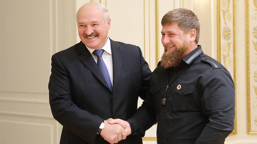 Лукашенко во время визита Кадырова в Минск наградил его орденом Дружбы народов