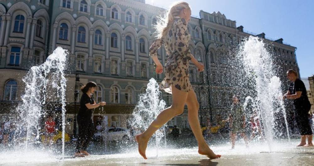 Москвичам пообещали +33 градуса в субботу днем
