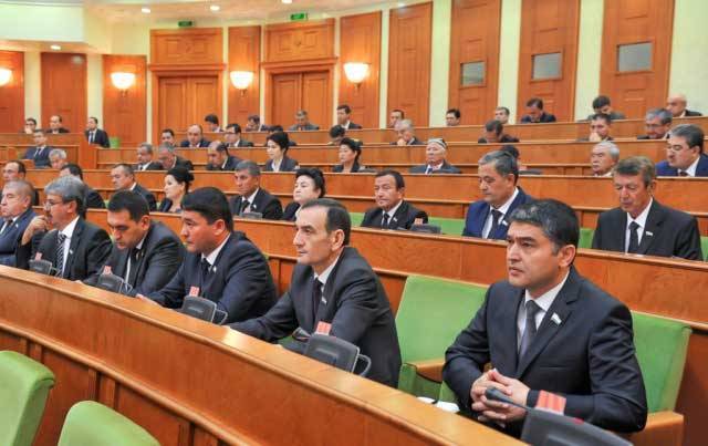 Мирзиёев призвал сенаторов снять галстуки и езжать в регионы | Вести.UZ