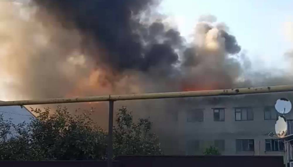 В оккупированном Донецке произошел пожар на заводе (видео)