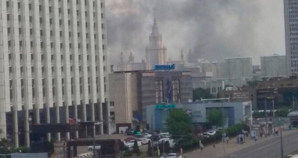 Пожар на свалке у храма в Москве потушен