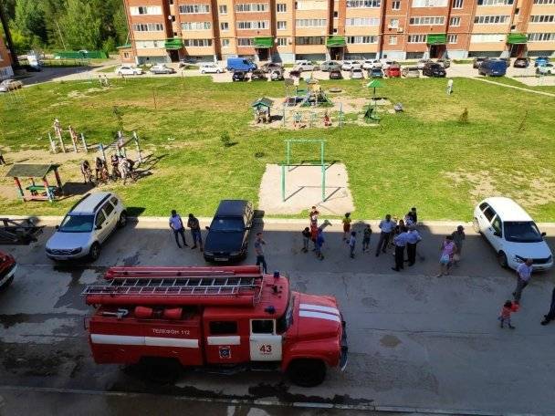 МЧС Башкирии сообщил о крупном пожаре в многоэтажном доме
