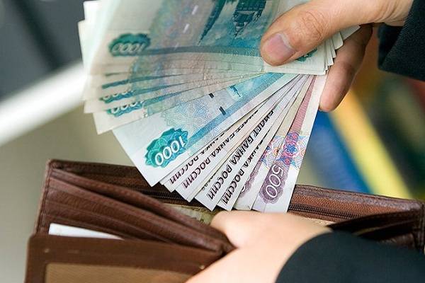 Росстат изменил оценку роста реальных зарплат жителей России