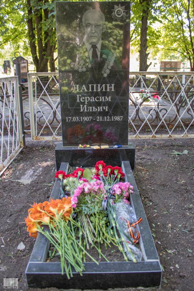 Памятник герою Безымянной высоты открыли в столице ДНР. Фоторепортаж