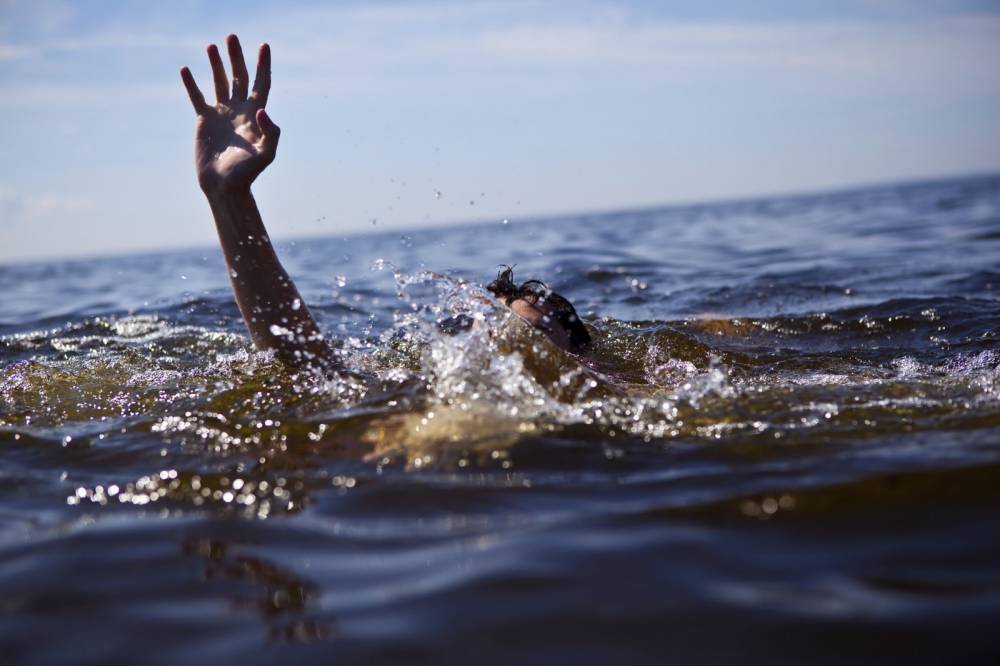 В Башкирии спасатель вытащил из воды мужчину