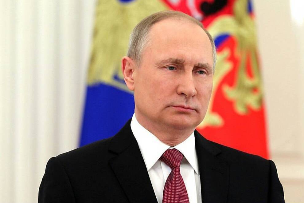Путин запретил полеты в Грузию и поручил вернуть оттуда россиян
