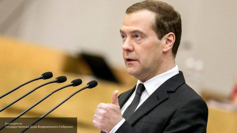 Медведев прокомментировал обвинения президента Грузии в организации протестов