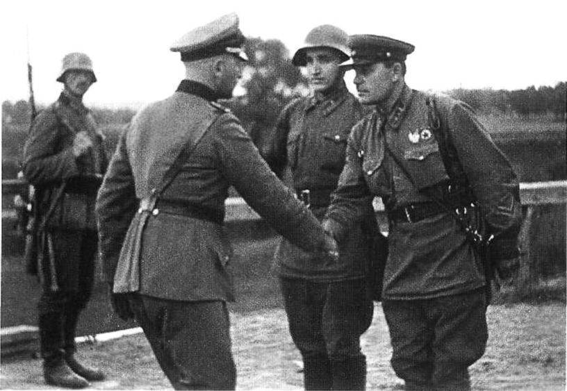 Путь на Войну, 1918 - 1945. Часть 1: союз нацистов и большевиков
