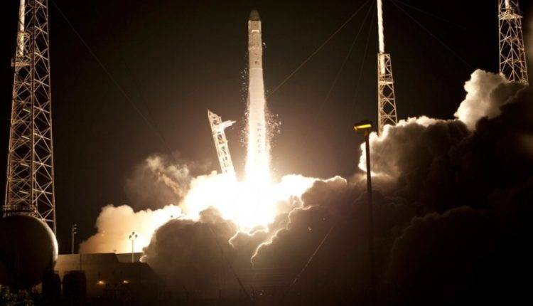 SpaceX провела «быстрые» огневые испытания двигателей Falcon Heavy
