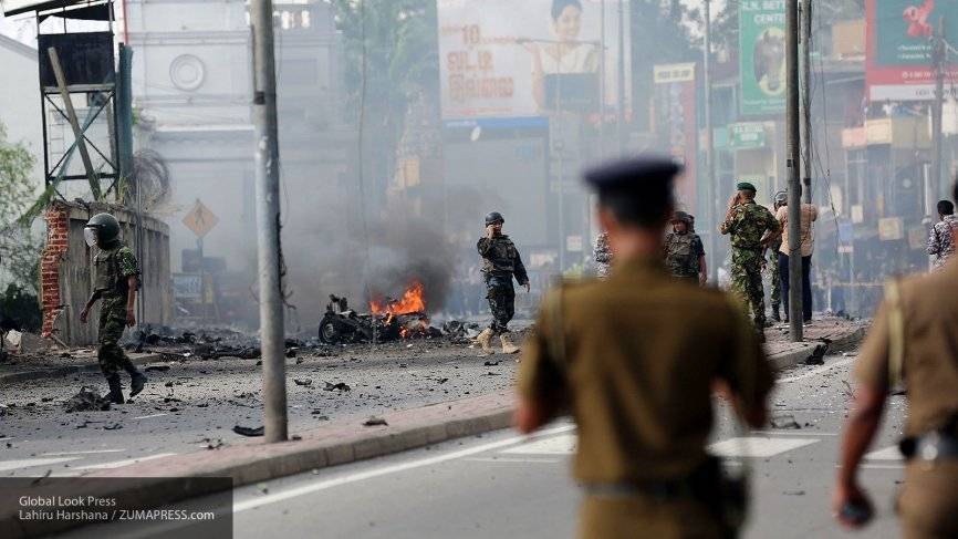 Власти Шри-Ланки решили продлить режим ЧП в стране, введенный после серии взрывов