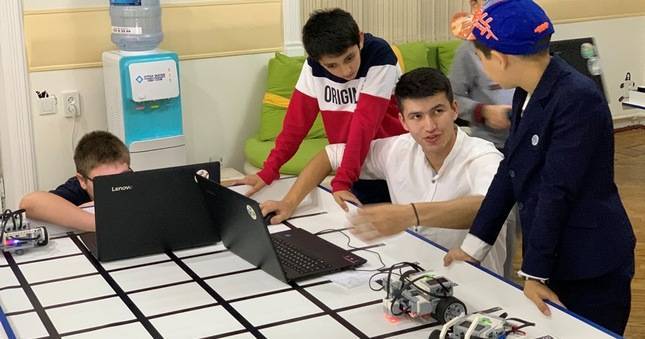 Подростки Таджикистана примут участие во Всемирной олимпиаде роботов в Венгрии