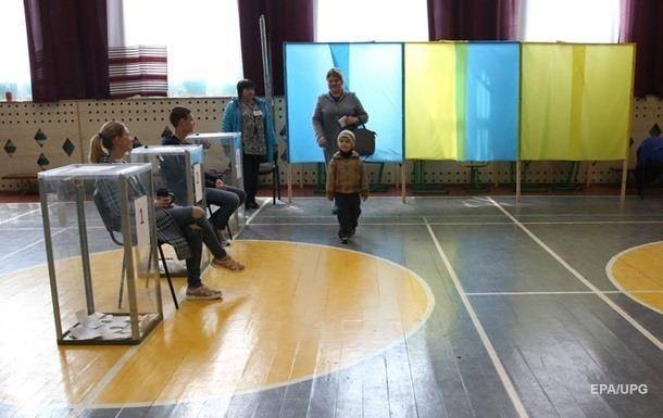 Стало известно, сколько украинцев изменили место голосования