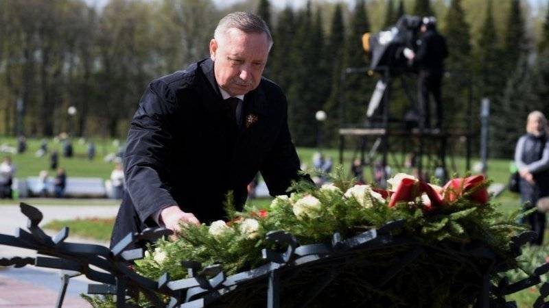 Беглов посетил Пискаревское кладбище, чтобы возложить цветы к&nbsp;монументу Матери-Родины