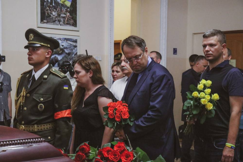 Дмитрия Тымчука провели в последний путь: скорбит вся Украина, эти кадры объединяют нацию