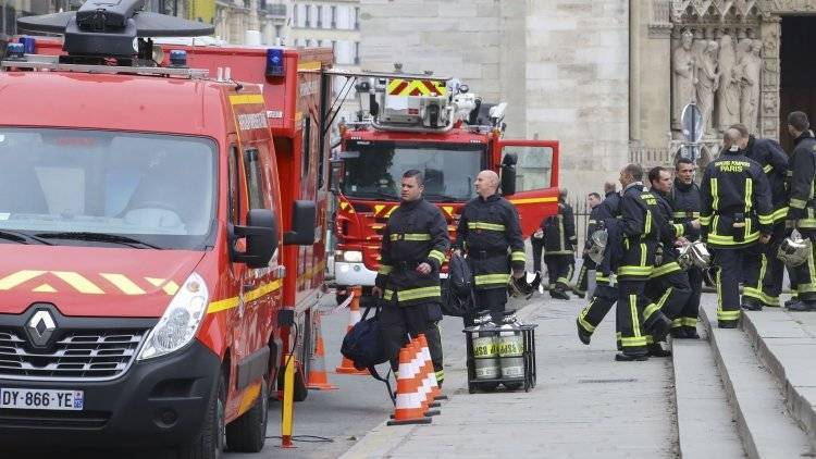 Три человека погибли в центре Парижа в результате пожара