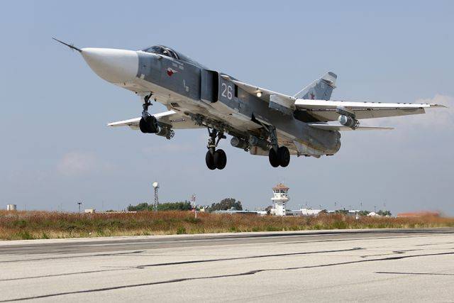 СМИ: Су-24 пролетел рядом с испанским авианосцем в Балтийском море