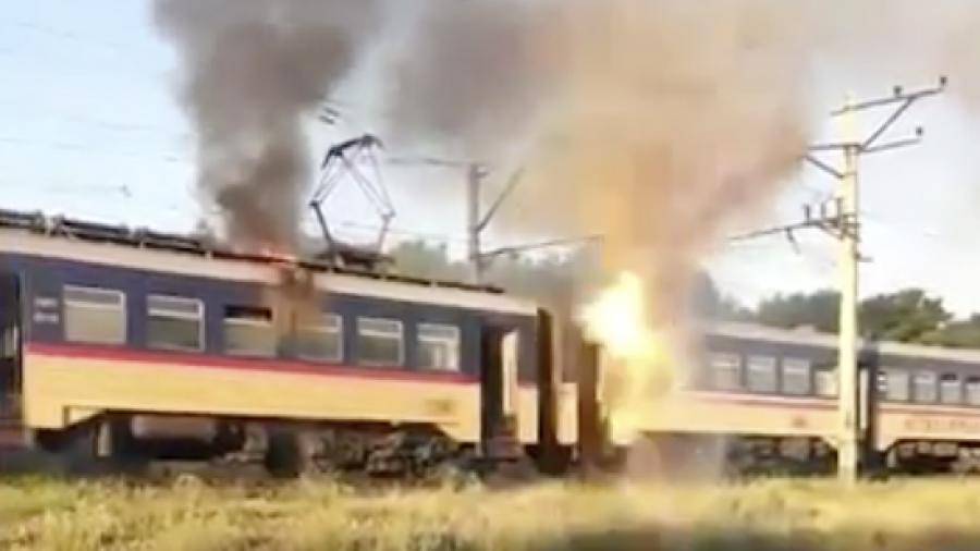 На Украине на ходу загорелась электричка с пассажирами