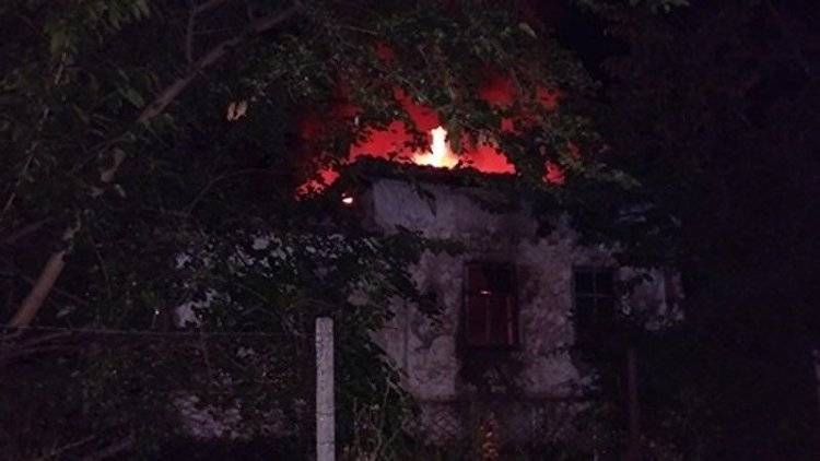 Объятый пламенем: ночью в Судаке горел одноэтажный жилой дом