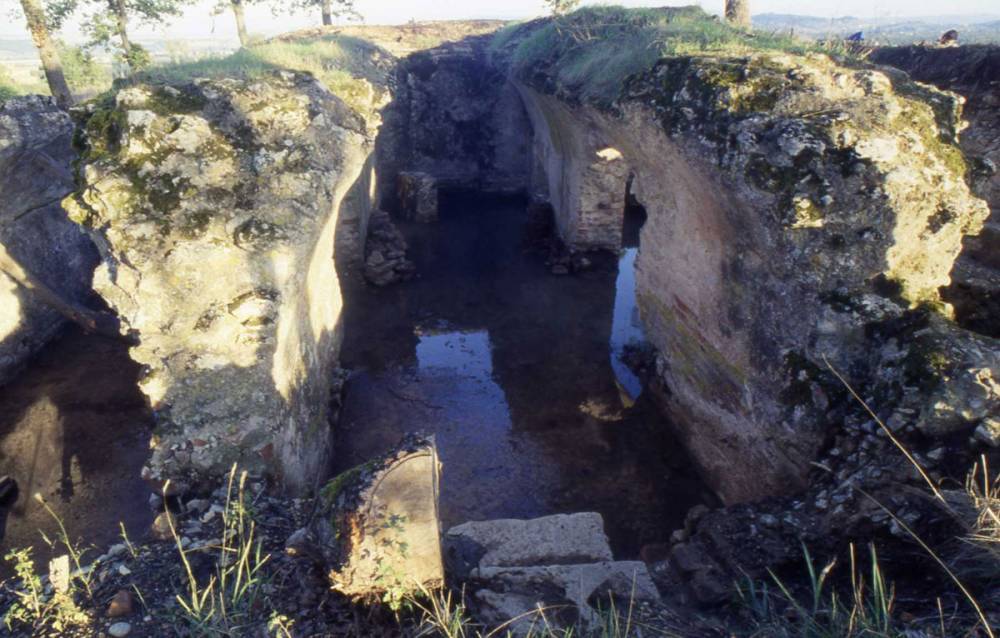 Археологи случайно наткнулись на богатую могилу неизвестной девушки: "очень много украшений и еще больше загадок"