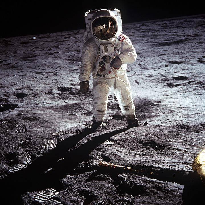Американский продюсер сообщил о фальсификации полета США на Луну
