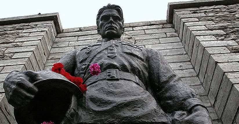 Вандалы осквернили памятник борцам с фашизмом в Таллине