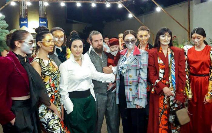 Дизайнерская одежда "под армянскую фигуру": в Ереване представили коллекция с изюминкой