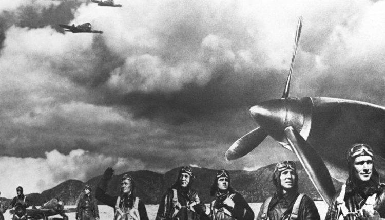 На рассвете 22 июня 1941 года советские летчики совершили два тарана