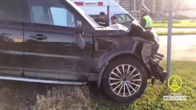 Два человека пострадали в утренней аварии на севере Петербурга