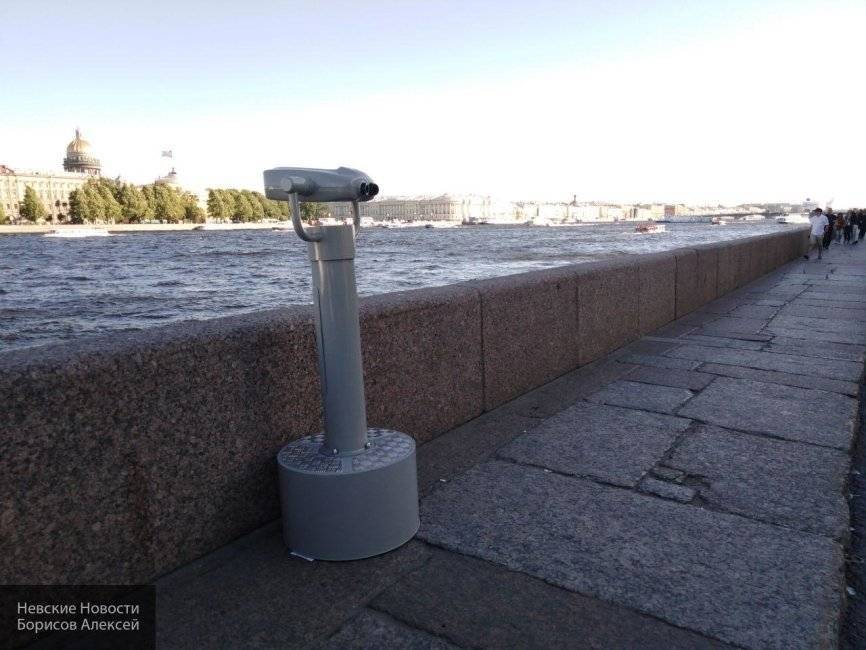 В центре Петербурга появились новые смотровые площадки с биноклями