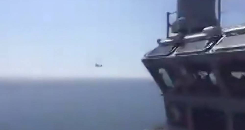Опубликовано видео пролета "российского Су-24" над испанским авианосцем