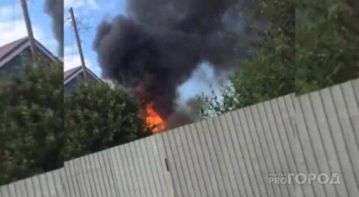 В Чебоксарах загорелся частный дом на "Шанхае"