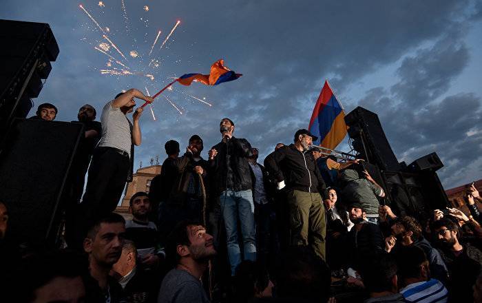 Армения на распутье: какой выбор сделают власти между "ревкомом" и созиданием?