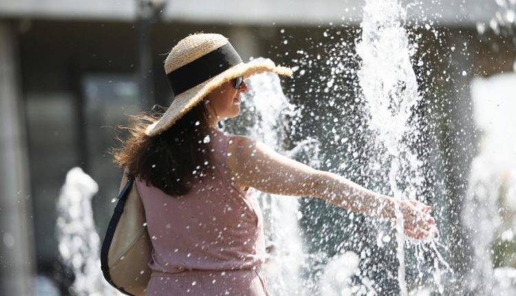 МЧС предупредило об аномальной жаре в Москве в субботу
