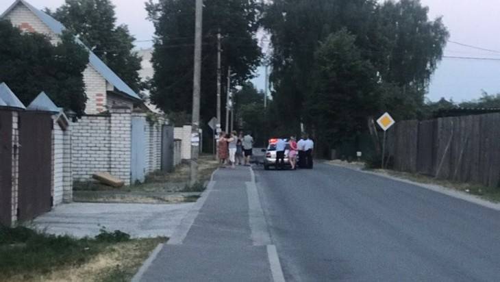 В Брянске автомобиль сбил маленького велосипедиста