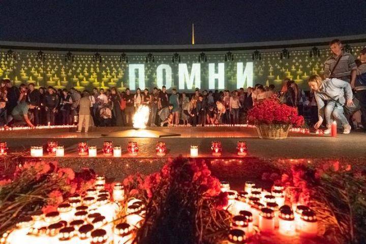 «Свечи памяти» зажгли около 10 тысяч посетителей Музея Победы