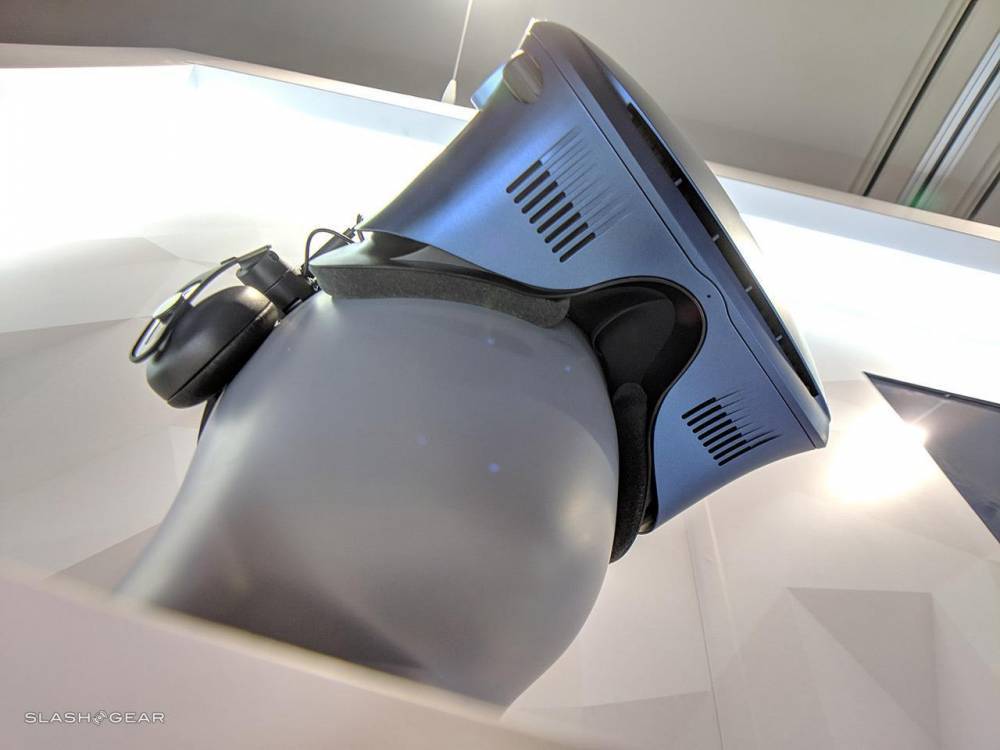 HTC обновляет свой VR-шлем HTC Cosmos