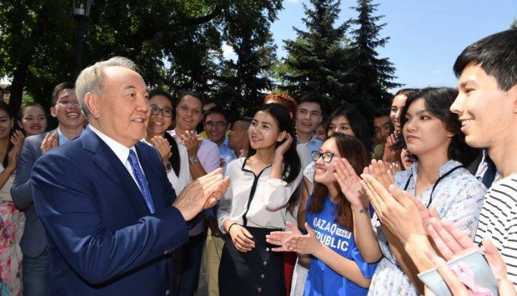 «30 лет лидерства»: в Казахстане чествуют Нурсултана Назарбаева